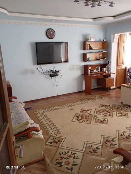 Продается 4/2/4 квартира