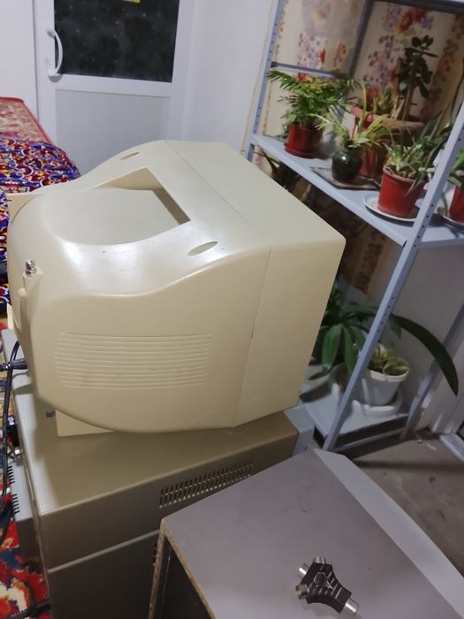 Мини чорний белий телевизор