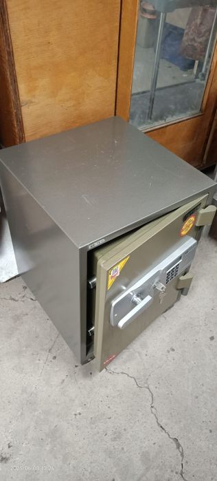 Продам огнестойкий сейф
