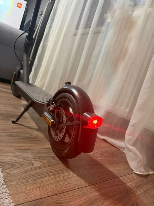 Xiaomi Mi electric Scooter 1S - aproape nouă - cu accesorii +cutie