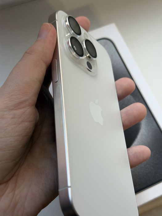 iPhone 15 pro 256 ГБ белый титан