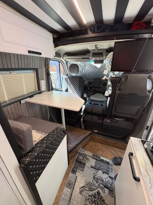 Autoruotă, campervan, omologată RAR, independentă energetic, echipată și pregătită pentru călătorii atât vara cât și iarna