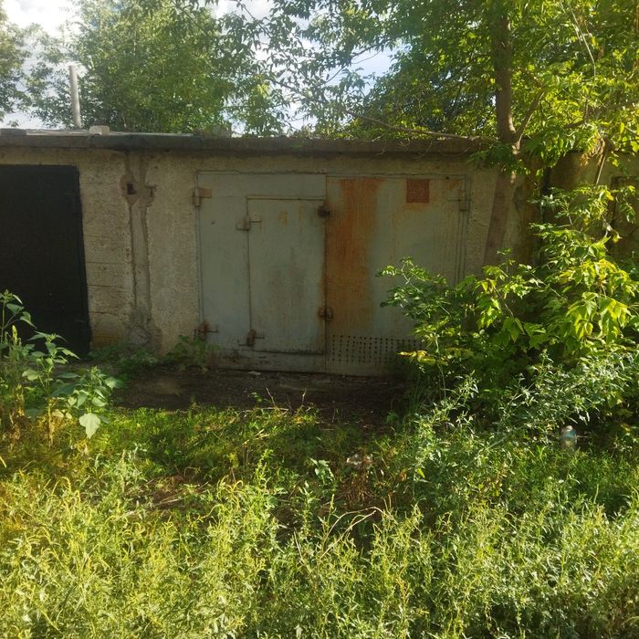 Гараж.              .