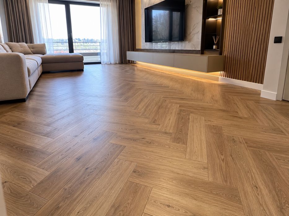 Montaj parchet București și Ilfov – SPC Herringbone, laminat, triplustratificat