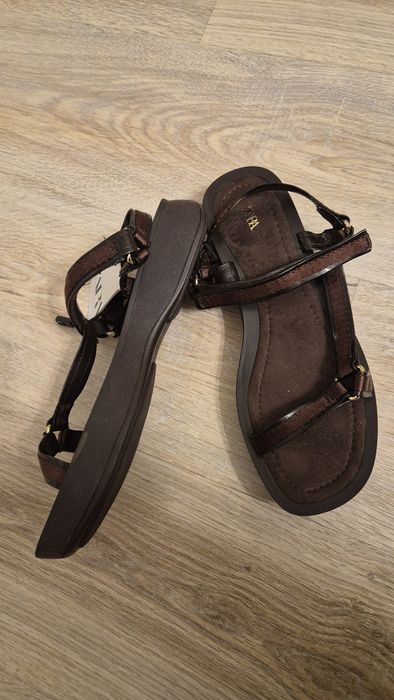 Дамски сандали и чехли Zara