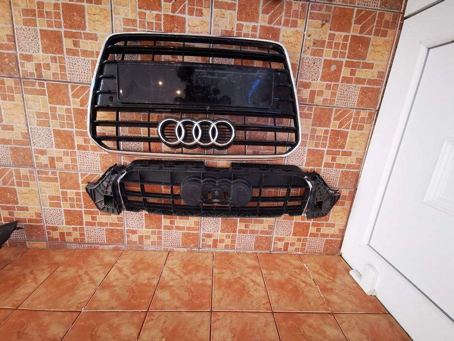 Grilă bară față Audi A5 8T facelift 2012-2016