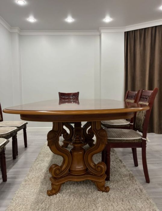 Продам шикарный стол с судьями.