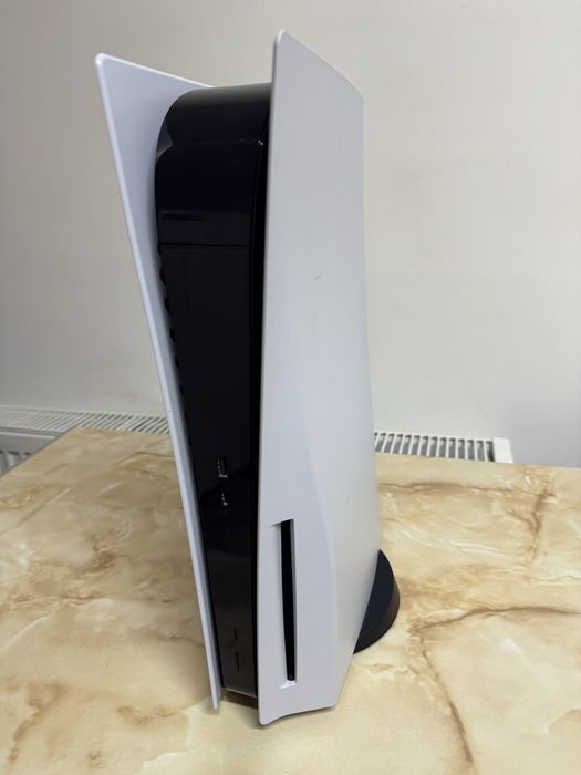 Vand Ps5 varianta cu CD