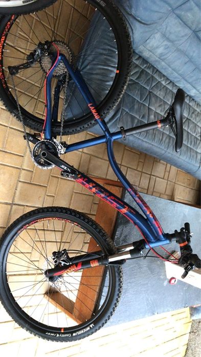 Bicicleta cu suspensie pe fata