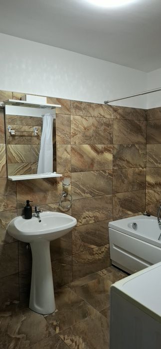 Inchiriez apartament 3 camere