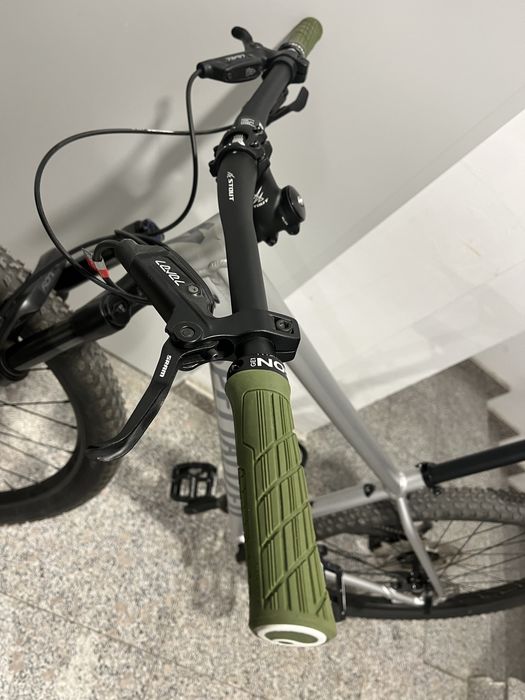 Велосипед Specialized Еxpert 29 M размер - Като нов !!