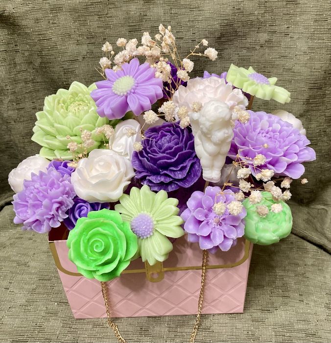 Луксозен букет от соеви  свещи в тюркоаз и бяло – ръчна изработка