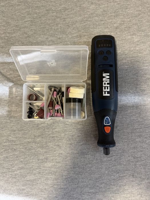 Freza electrica FERM cu accesorii.
