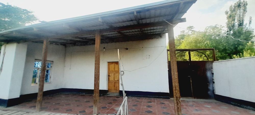 Уй сотилади Термез Термез махалласида жойлашган