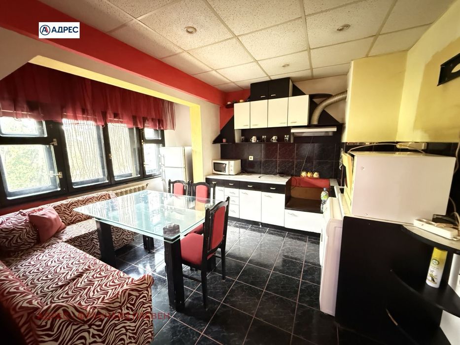 Дава се под наем Тристаен апартамент в Ловеч, Здравец - 80 кв.м за 230 € - Снимка #1