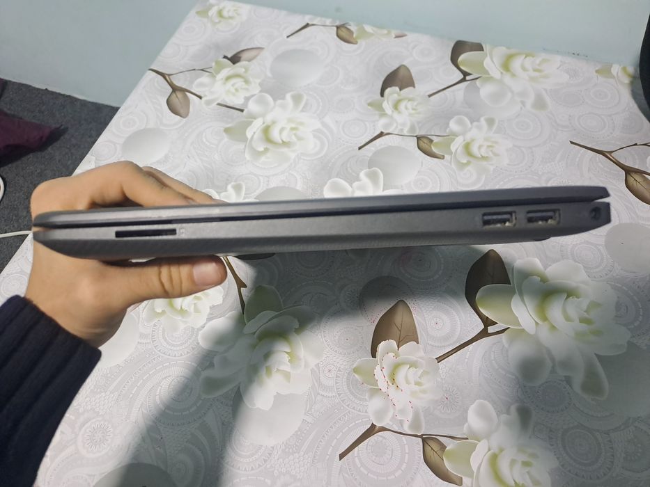 HP Intel(R) Celeron(R) Noutbook