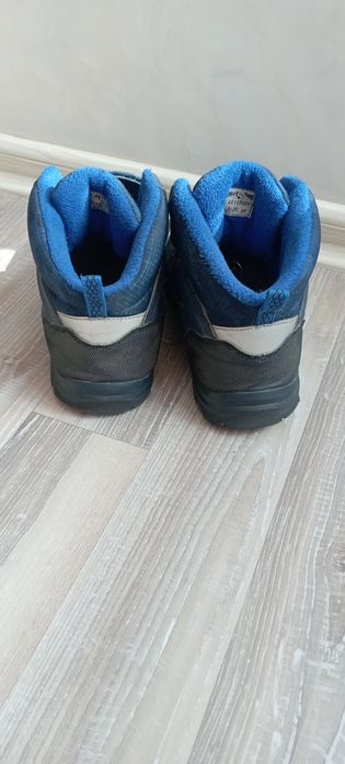 Ботинки высокие на весну, осень.