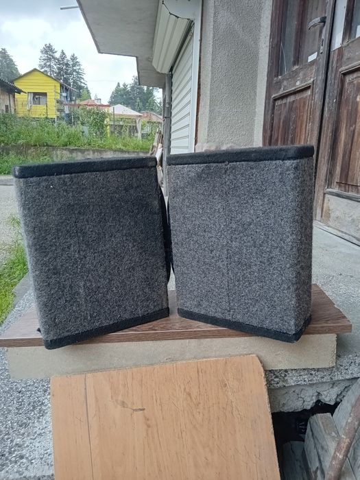 Разчиствам гаража две тонколони и една бас каса за 150 лева.