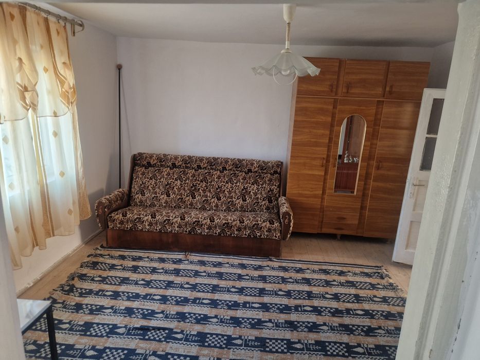 Casă si teren in orasul Hârlău