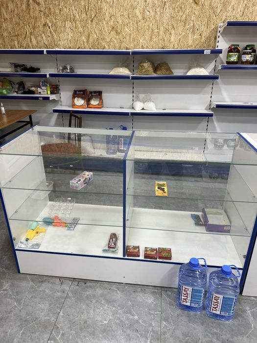 Продается торговая ветрина