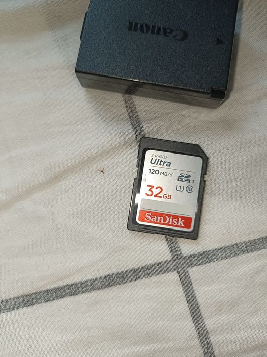 Фотоаппарат canon 2000D