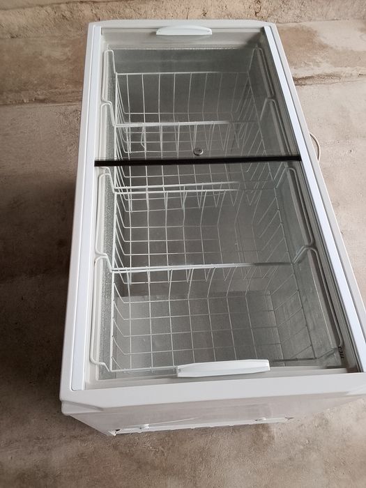 Морозилка почти новый