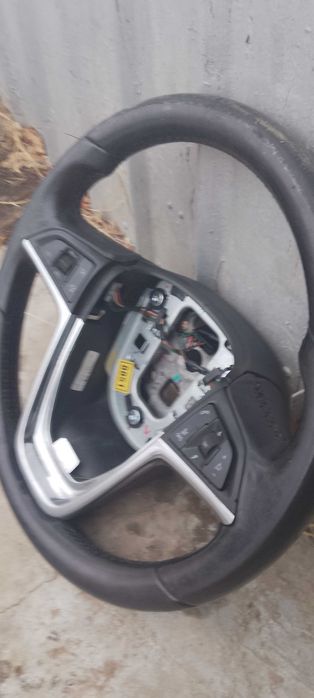 Продавам ОРИГИНАЛЕН волан за опел МОКА