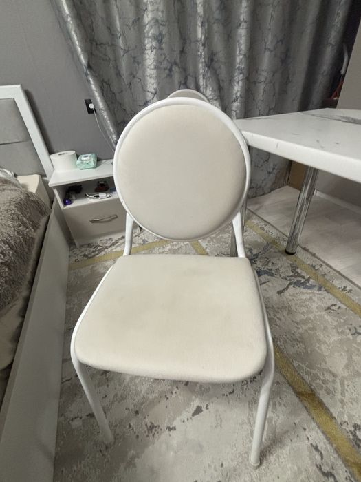 Стол , стул , тумбочка