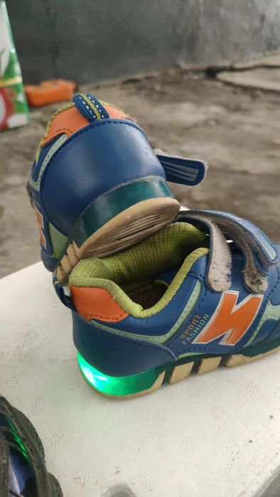 Продам детскую обувь для девочек и мальчиков