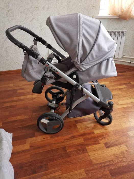 Продам детскую коляску 2 в 1