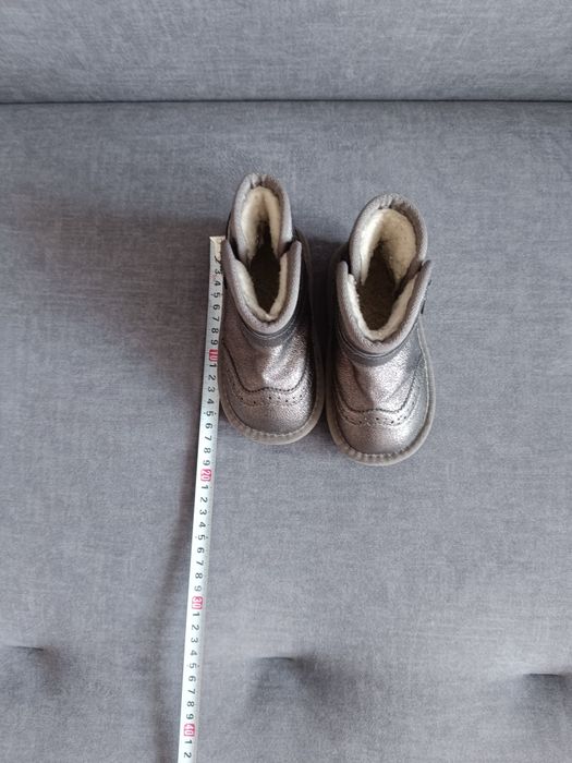 Продам детские ботинки