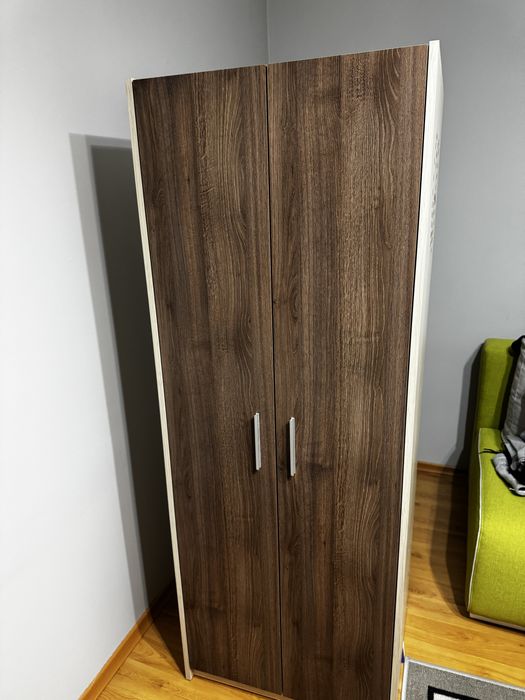 Малък двукрилен гардероб
