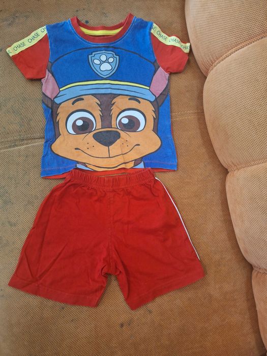 Продавам детски дрешки