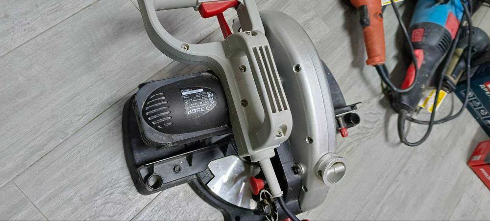 Торцевая пила Зубр ЗПТ-190 Аксай 0709 лот 84 7177