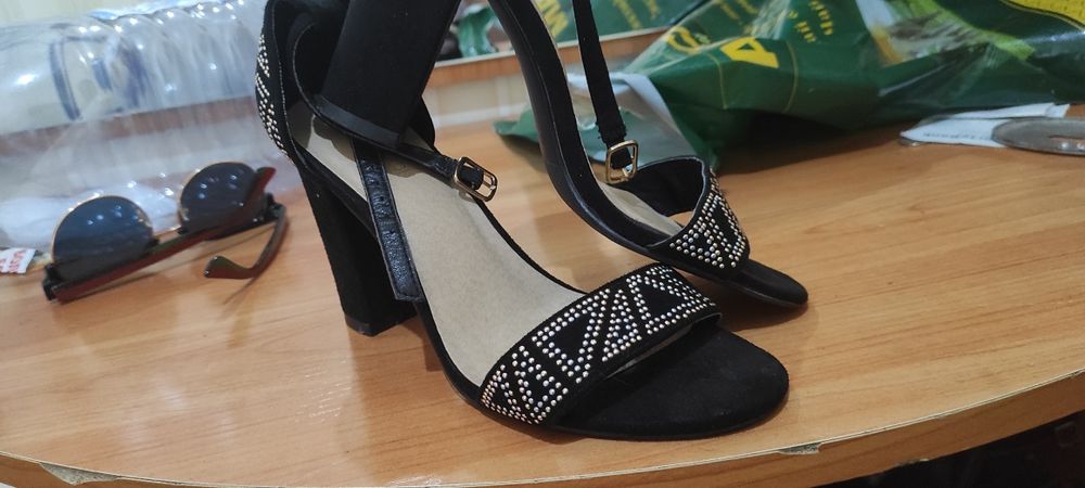 Продам женскую обувь