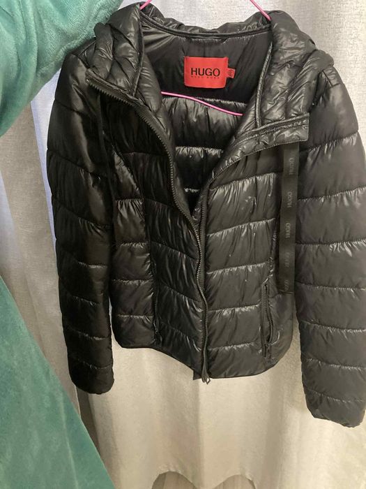 Vând geaca de dama Hugo Boss noua