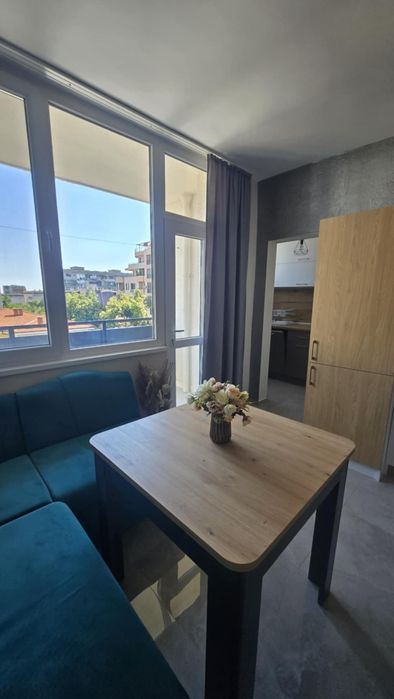 Дава се под наем Едностаен апартамент в Стара Загора, Център - 39 кв.м за 330 € - Снимка #1