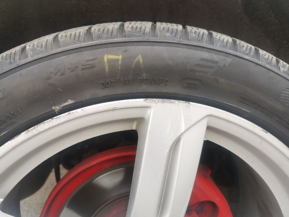 Зимни гуми с джанти 20 цола. Размера е 275/40/20.