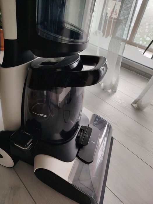 Aspirator profesional TINECO pentru covoare, mocheta