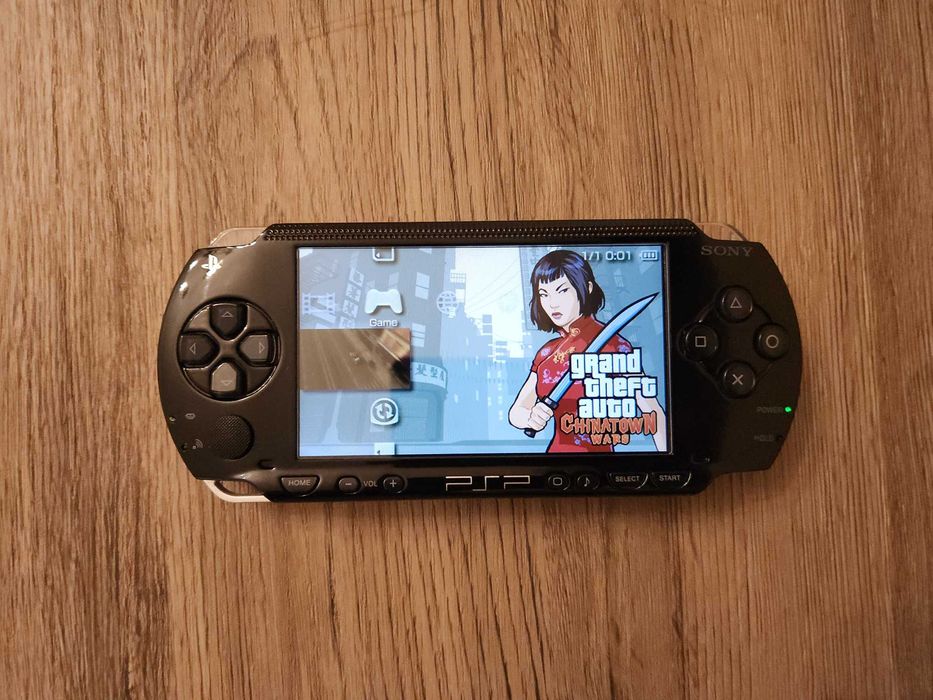 PlayStation Portabil (PSP) 1004 - Modat, Complet functional, card 8gb