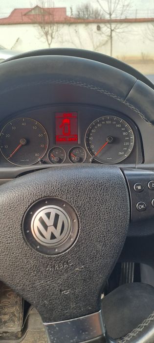 Vând ceas bord vw Golf 5 cu lumini albe  este cu maxidot pentru automa