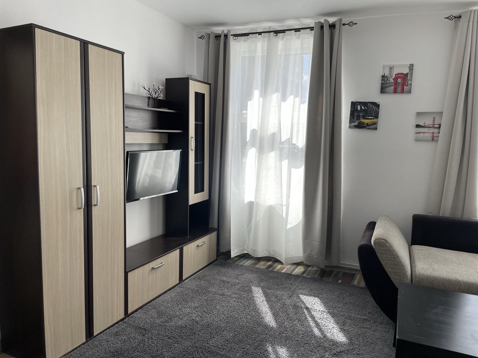 Inchiriez garsoniera aproape  de  Colina