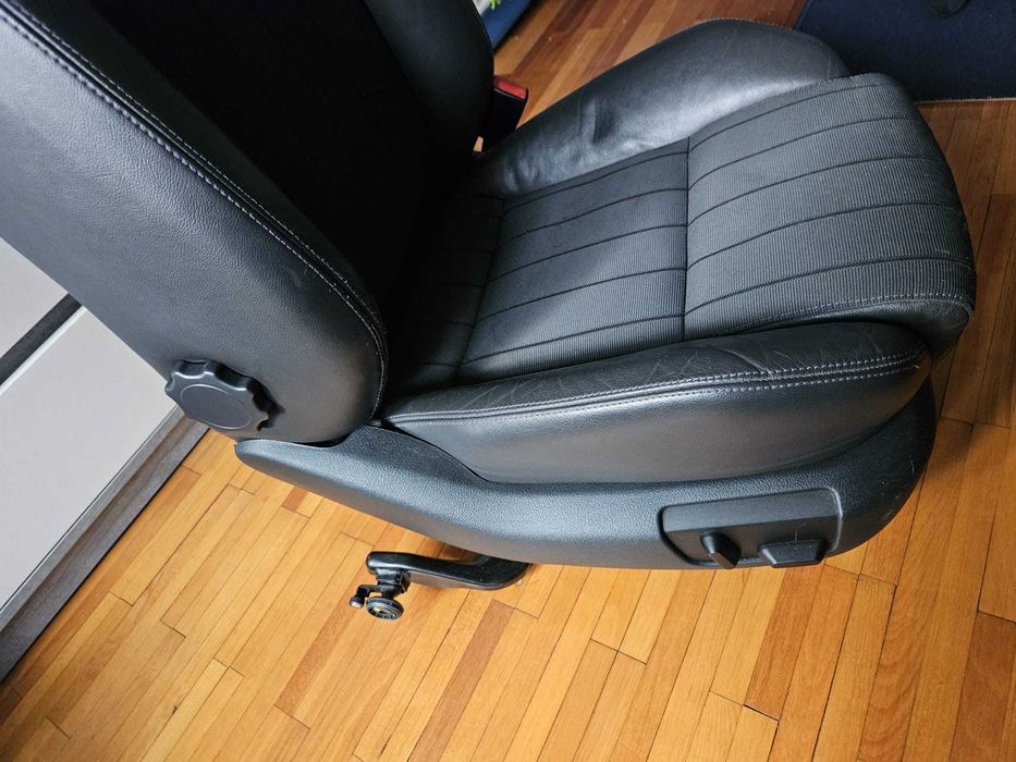 Scaun față dreapta Skoda Superb 1