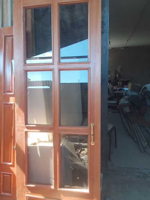 Оконные блоки, двери, столы, подставки для телевизора