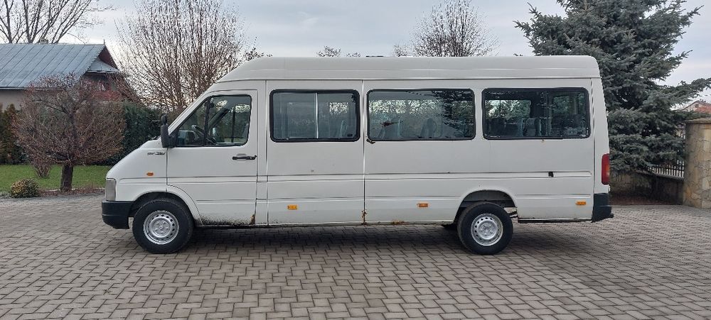 Vw LT din 2006 cu 18 + 1 locuri are motor 2.5 TDI înmatriculat pe Ro