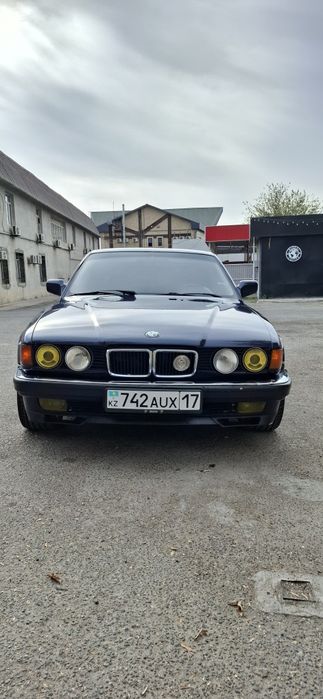 BMW E32 V8 объем 4.0
