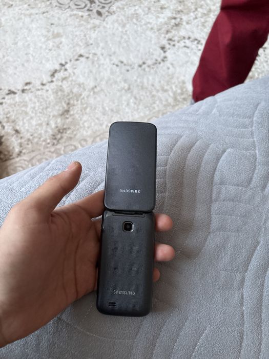 Продам телефон раскладкшку полностью рабочий