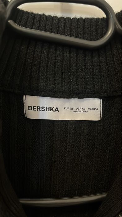 Черна рокля Bershka xs