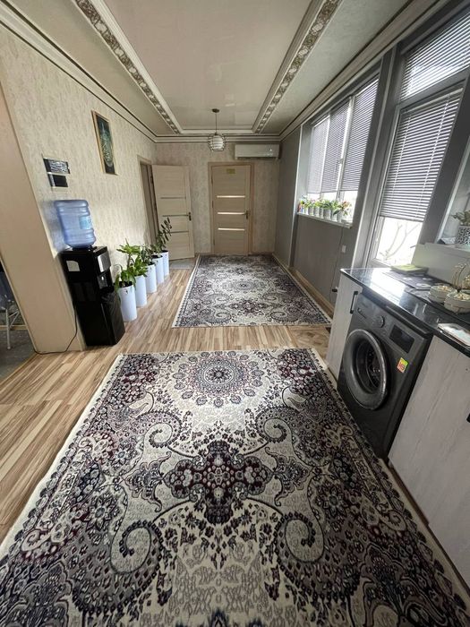 Gilam sotiladi holati yaxshi faqat qalin emas sredniy qalinligi