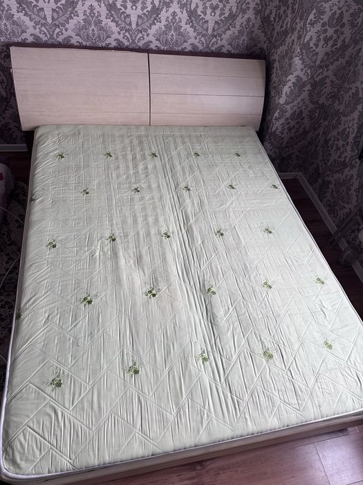 кровать б/у шкаф и комод